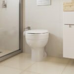 Vaso Sanitário Especial (PNE) Branco Saída Vertical Acesso sem Aba Frontal Celite - Imagem 6